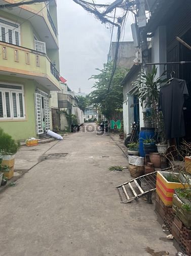 Hình ảnh Nhà mới vô ở ngay. khu vực an ninh.