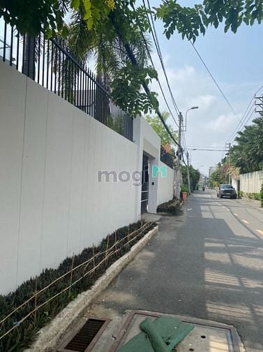 Hình ảnh Chính chủ gửi bán nền đất MT đg Trần Văn Sắc, Thảo Điền, Quận 2