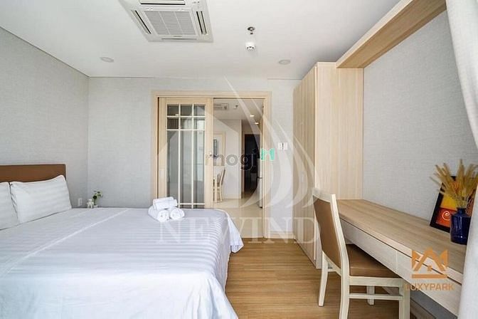 Hình ảnh Studio lớn có ban công thoang mát, trung tâm thành phố, full nội thất