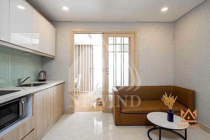 Hình ảnh Studio lớn có ban công thoang mát, trung tâm thành phố, full nội thất