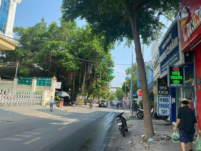 Hình ảnh Bán gấp lô đất mặt tiền Quốc Hương P. Thảo Điền, Quận 2