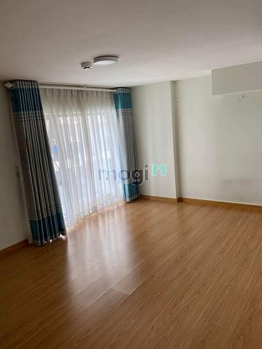 Hình ảnh Share 1 phòng cho 2 nữ ở , wc riêng