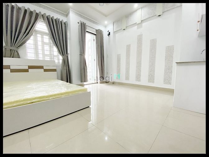 Hình ảnh Phòng ban công Full NT sát cv làng hoa
