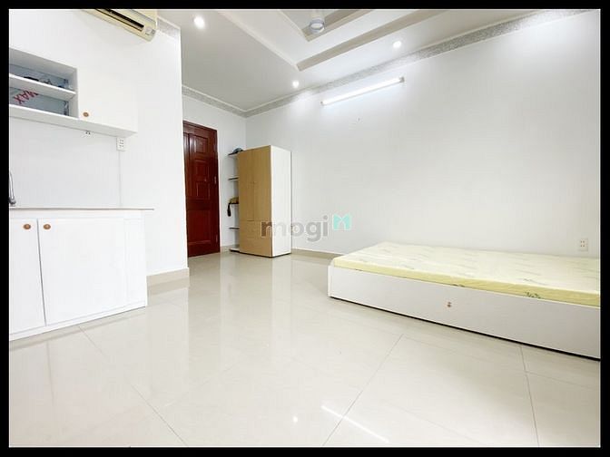 Hình ảnh Phòng ban công Full NT sát cv làng hoa