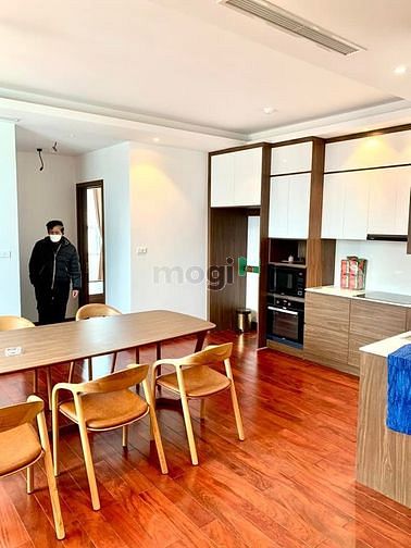 Hình ảnh Mặt Phố Hòang Cầu – Tòa nhà 9 tầng thang máy .