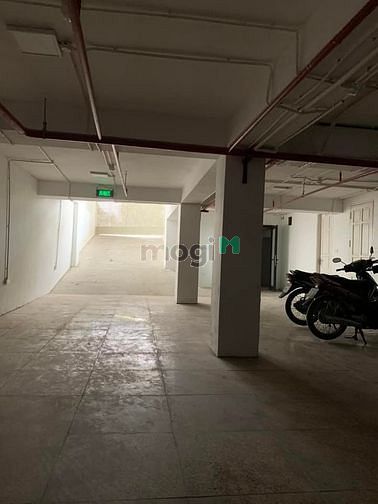 Hình ảnh Mặt Phố Hòang Cầu – Tòa nhà 9 tầng thang máy .