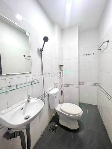 Hình ảnh Phòng cửa sổ thoáng mát, có ban công, sạch và thoáng