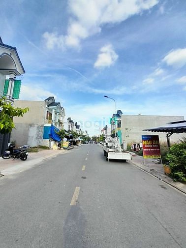 Hình ảnh Bán Đất Đường Trục Chính N1 KDC Phú Hồng Thịnh 8, Giá 2 Tỷ 6