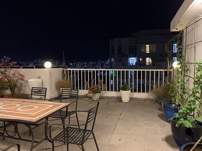 Hình ảnh Ban can ho sky garden , phu my hung , quan 7 .