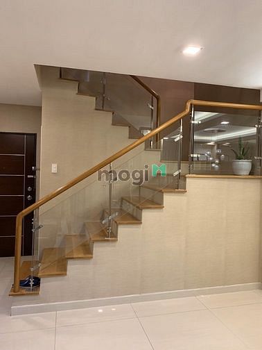 Hình ảnh Ban can ho sky garden , phu my hung , quan 7 .