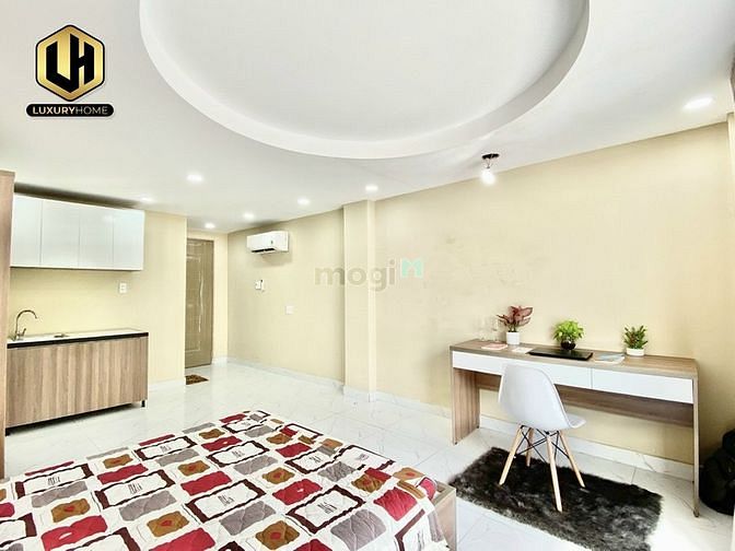 Hình ảnh Gần Lotte Mart Quận 7, Căn Hộ Dịch Vụ Full nội thất , cửa sổ lớn.