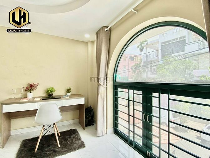 Hình ảnh Gần Lotte Mart Quận 7, Căn Hộ Dịch Vụ Full nội thất , cửa sổ lớn.
