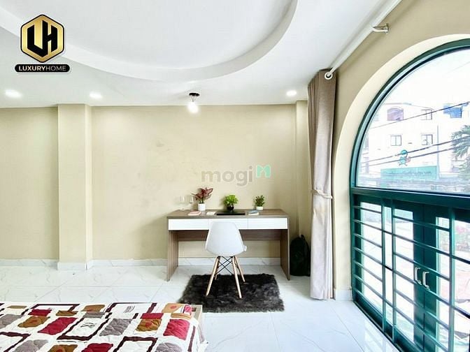 Hình ảnh Gần Lotte Mart Quận 7, Căn Hộ Dịch Vụ Full nội thất , cửa sổ lớn.