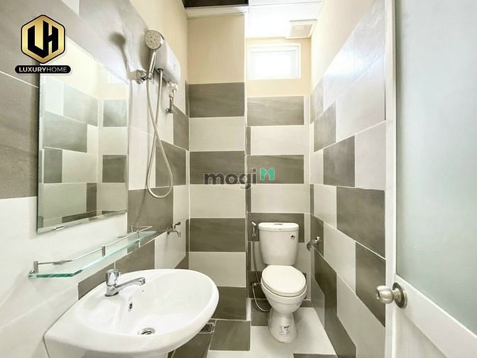 Hình ảnh Gần Lotte Mart Quận 7, Căn Hộ Dịch Vụ Full nội thất , cửa sổ lớn.