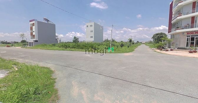 Hình ảnh Cần bán gấp đất đường Bưng Ông Thoàn,Phú Hữu,Q9.Giá 2tỷ4. DT 80m2.XDTD