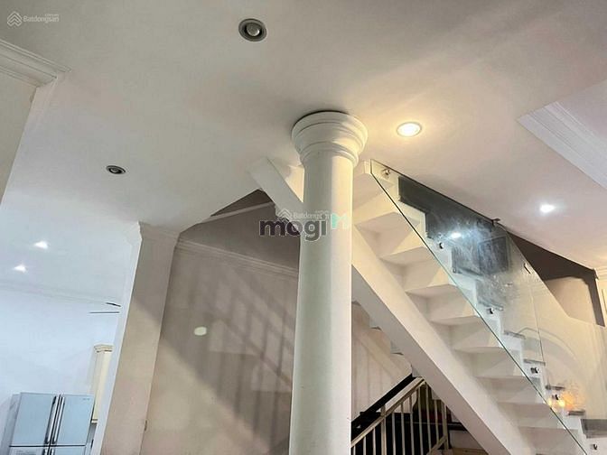 Hình ảnh Bán nhà mặt tiền Hoàng Văn Thụ  Tân Bình 100m2 17tỷ