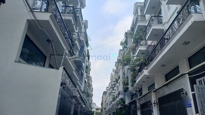 Hình ảnh Nhà cao cấp . Đường Phạm Văn Chiêu cần bán