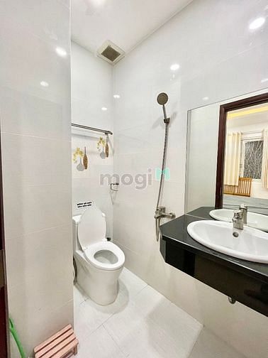 Hình ảnh Cho Thuê Căn Hộ 2 Phòng Ngủ Hoàng Hoa Thám