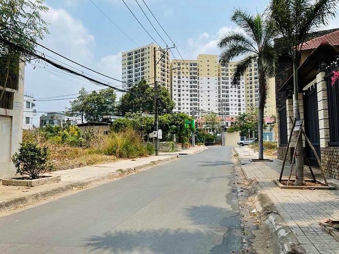 Hình ảnh Đất biệt thự song hành Xa Lộ Hà Nội ngay UBND quận 9,dt;314m2 (15x21)