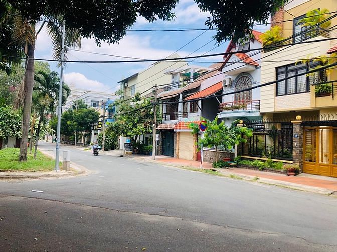 Hình ảnh Đất biệt thự song hành Xa Lộ Hà Nội ngay UBND quận 9,dt;314m2 (15x21)