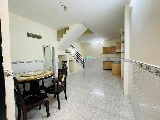 Hình ảnh CMT 8, 43m2, 4Tầng, 5PN, 6WC, Nhà Đẹp Mới.