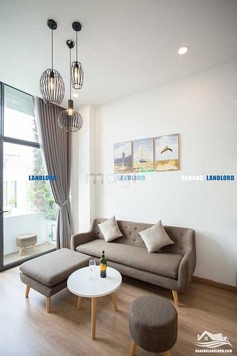 Hình ảnh Mb6623 nạp rút nhanh chóng gác lửng hiện đại gần cầu sông Hàn - A257