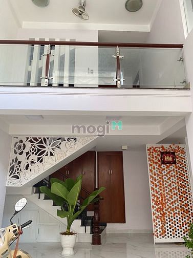 Hình ảnh Cho thuê nhà mới full nội thất 5PN đường Đồng Đen, P. 13, Tân Bình