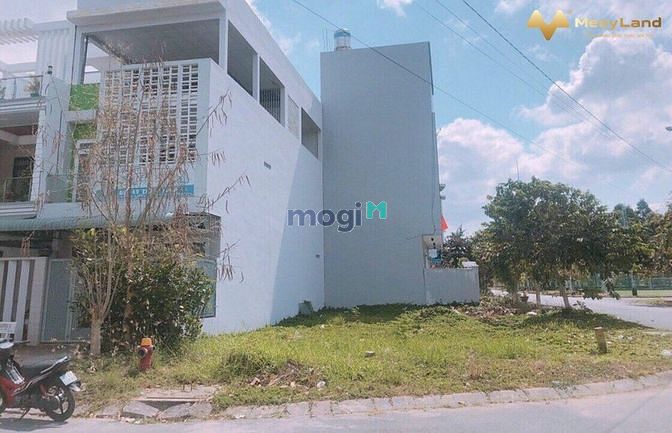 Hình ảnh Bán gấp lô đất góc 144m2 2MT đường 833B Long Cang, Cần Đước. SHR.