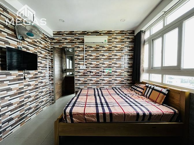 Hình ảnh Căn Hộ Dịch Vụ - View Kính - Thoáng Mát - Ngay Quang Trung