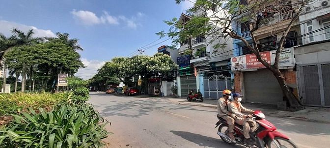 Hình ảnh Đất Phố Nguyễn Hoàng Tôn 158m2, 2 Mặt Tiền 3 Mặt Thoáng,Sổ Đẹp, 35.5tỷ