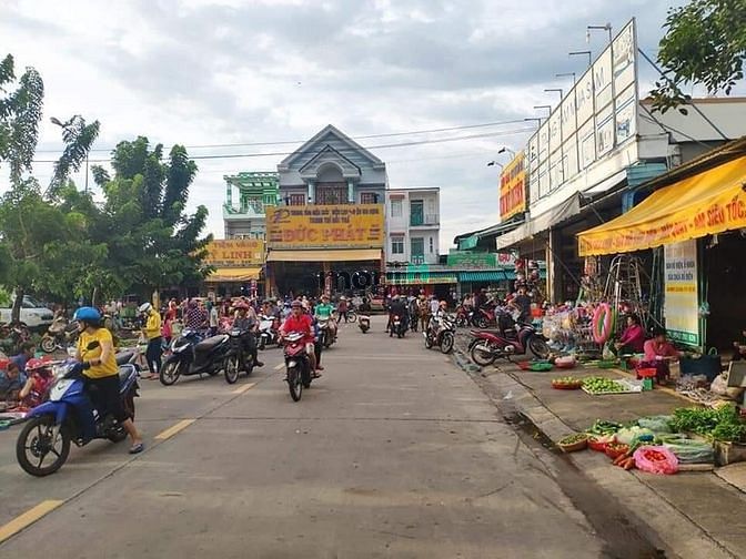 Hình ảnh Sát QL22, 540m2(15x23) full thổ,dân cư đông.Đường nhựa thông. SHR
