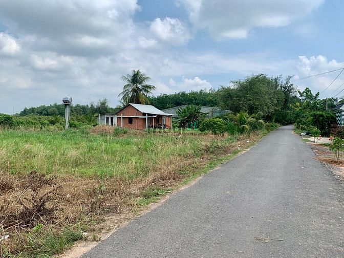 Hình ảnh Sát QL22, 540m2(15x23) full thổ,dân cư đông.Đường nhựa thông. SHR