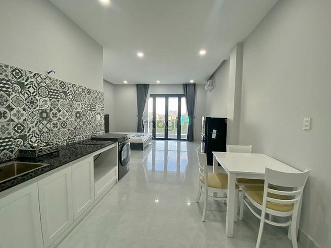 Hình ảnh CĂN HỘ BAN CÔNG RIÊNG, RỘNG, sát mặt tiền đường