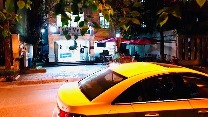 Hình ảnh Cho thuê căn biệt thự mặt phố Nguyễn Thị Thập
