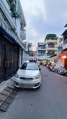 Hình ảnh Nguyên căn mặt tiền phố ăn quận Tân Phú