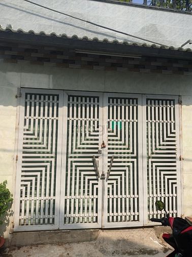 Hình ảnh Chồng cờ bạc nợ nần bán gấp nhà hẻm c2