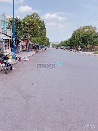 Hình ảnh tôi cần bán lô đất ngay trung tâm thành phố bến cát , vị trí đắt địa