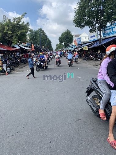 Hình ảnh tôi cần bán lô đất ngay trung tâm thành phố bến cát , vị trí đắt địa