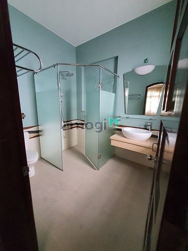 Hình ảnh Cho thuê biệt thự sân vườn 20X21 đường Cách Mạng Thag 8, P.7, Tân Bình