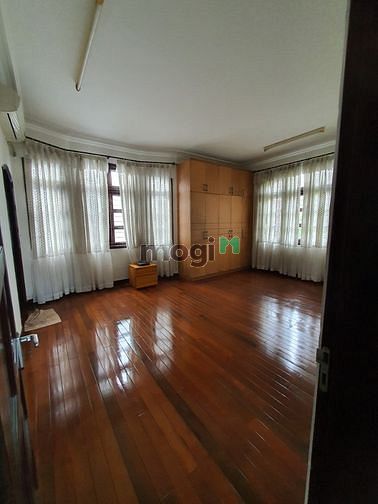 Hình ảnh Cho thuê biệt thự sân vườn 20X21 đường Cách Mạng Thag 8, P.7, Tân Bình