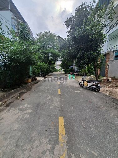 Hình ảnh Lô góc 2 mặt tiền chung cư 10 mẫu. Q2 GIÁ 11 TỶ