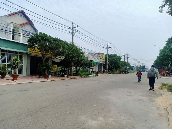 Hình ảnh Cần bán 180m2 đất mặt tiền đường nhựa thông, sổ hồng riêng