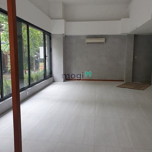 Hình ảnh Cho Thuê Mặt Bằng Lớn Đường Phạm Văn Bạch - Tân Bình