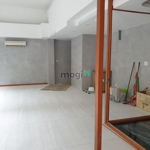 Hình ảnh Cho Thuê Mặt Bằng Lớn Đường Phạm Văn Bạch - Tân Bình