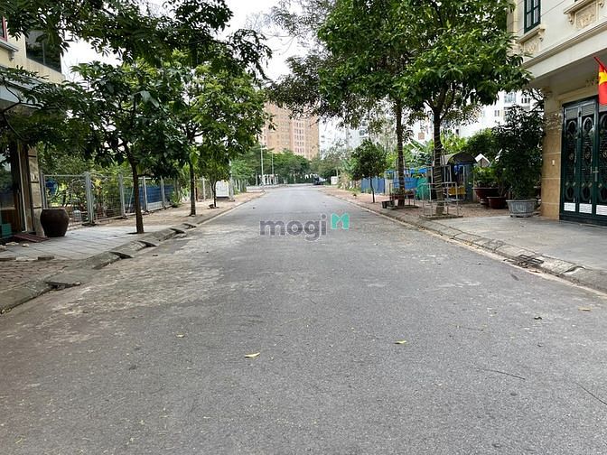 Hình ảnh Bán gấp 47m2 đất khu TĐC Giang Biên , LB , đường 15m vỉa hè thoáng mát