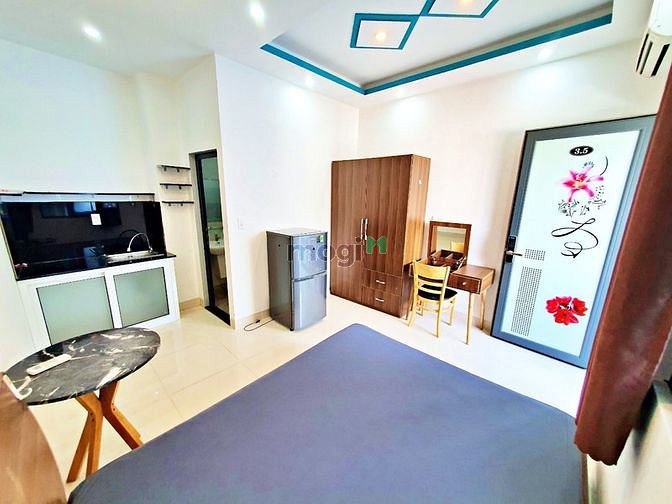 Hình ảnh CHdV Quận 4 có thang máy full nội thất , có ban công