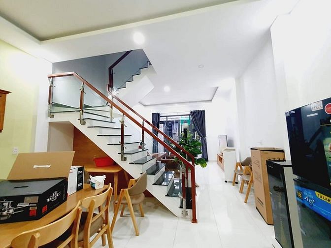 Hình ảnh Nhà mới thiết bị cao cấp xây kiên cố. HXT.