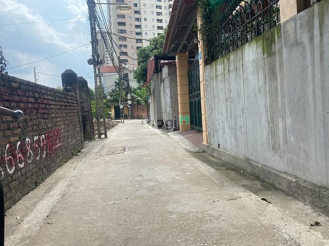 Hình ảnh Bán 56m đất Tổ 9 Thạch Bàn, đường ô tô vào tận đất, mặt tiền 4.3m
