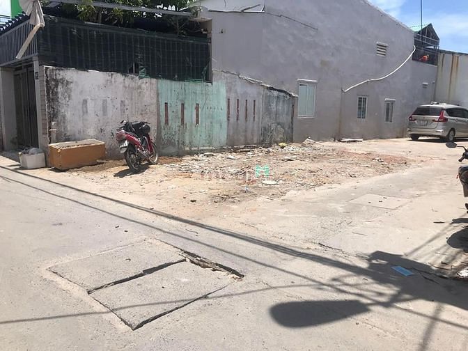 Hình ảnh Bán đất hai mặt kiệt oto sát đường TÔn Đản
