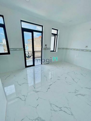 Hình ảnh Phòng ban công full nội thất giá siêu hấp dẫn gần Quang Trung